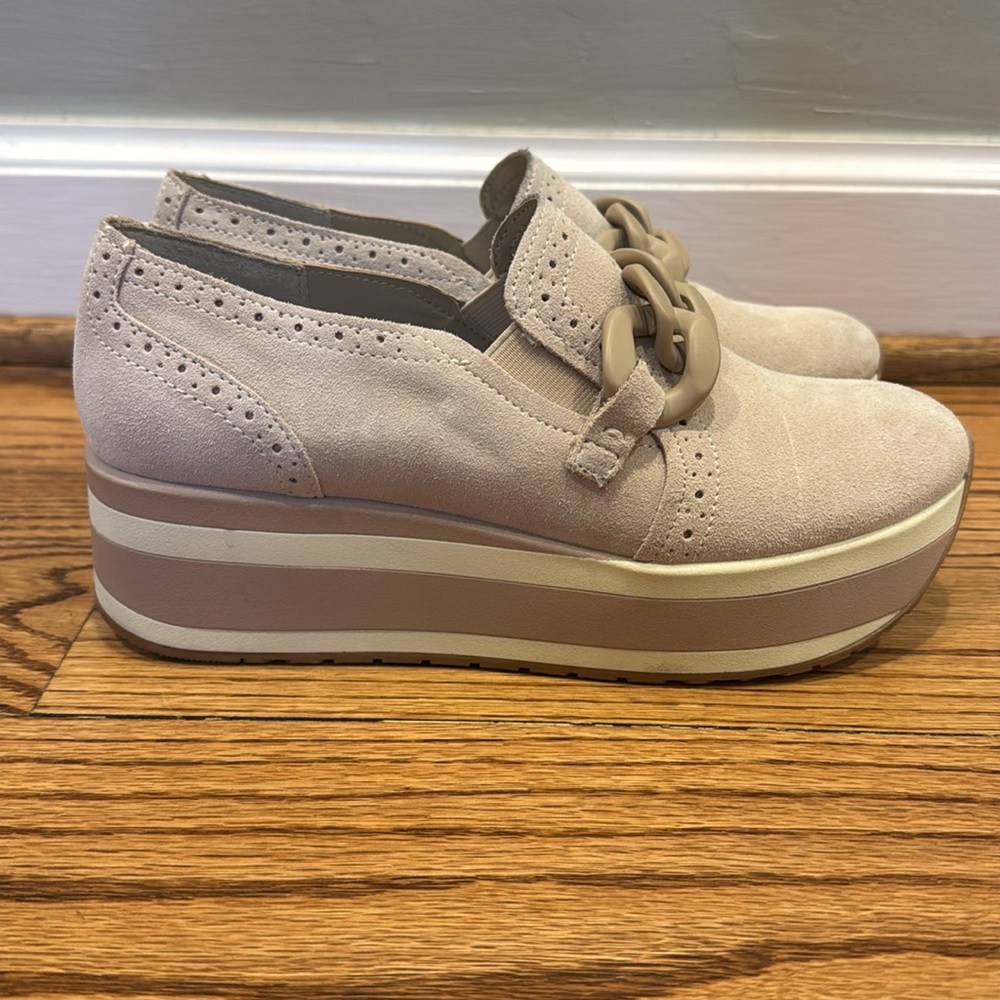 Dolce Vita Jhenee Sneakers in Dune Sand, Size 7